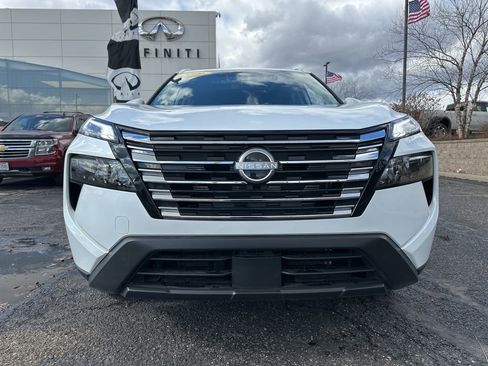 Used 2026 Nissan Rogue SV w/ SV Premium Package image 17