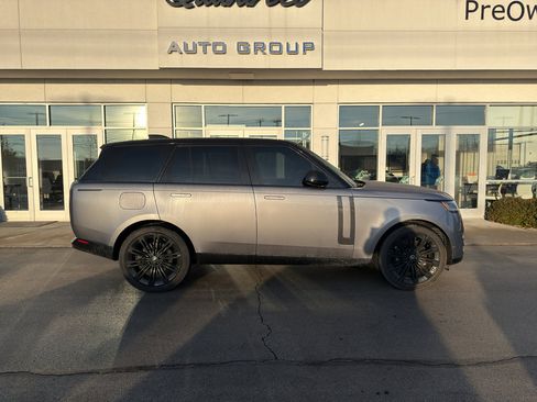 Used 2024 Land Rover Range Rover SE image 2