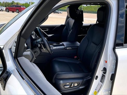 Used 2023 Lexus LX 600 4WD w/ Appearance Package image 7