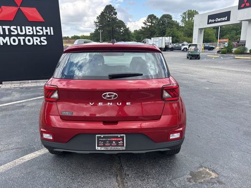 Used 2025 Hyundai Venue SEL FWD image 4