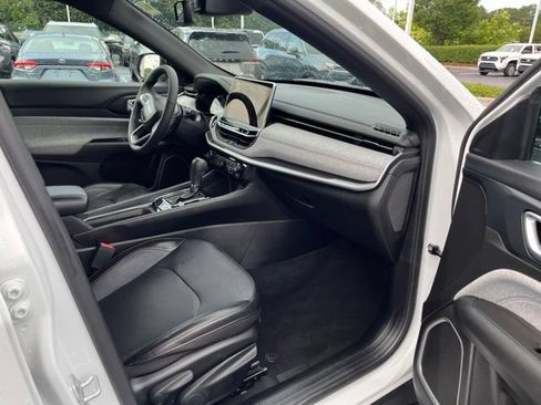 Used 2023 Jeep Compass Latitude AWD/4WD image 19
