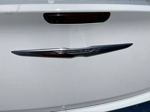 Used 2016 Chrysler 300 C RWD image 22