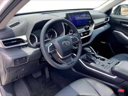 New 2026 Toyota Highlander XLE AWD/4WD image 7