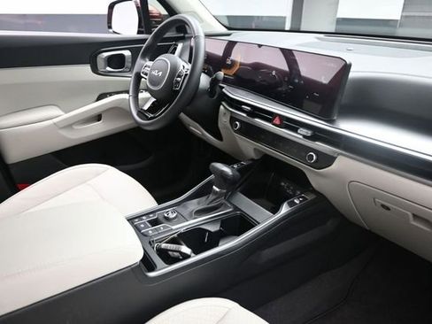 Used 2025 Kia Sorento S FWD image 30