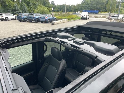 Used 2025 Jeep Wrangler Unlimited Sahara image 30