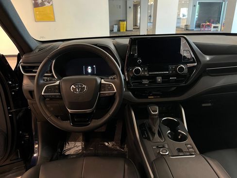 Used 2025 Toyota Highlander XSE AWD/4WD image 37
