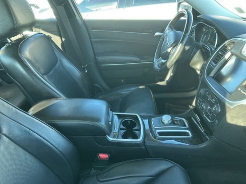 Used 2018 Chrysler 300 Limited image 3