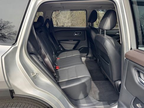 Used 2021 Nissan Rogue SV w/ Premium Package image 16