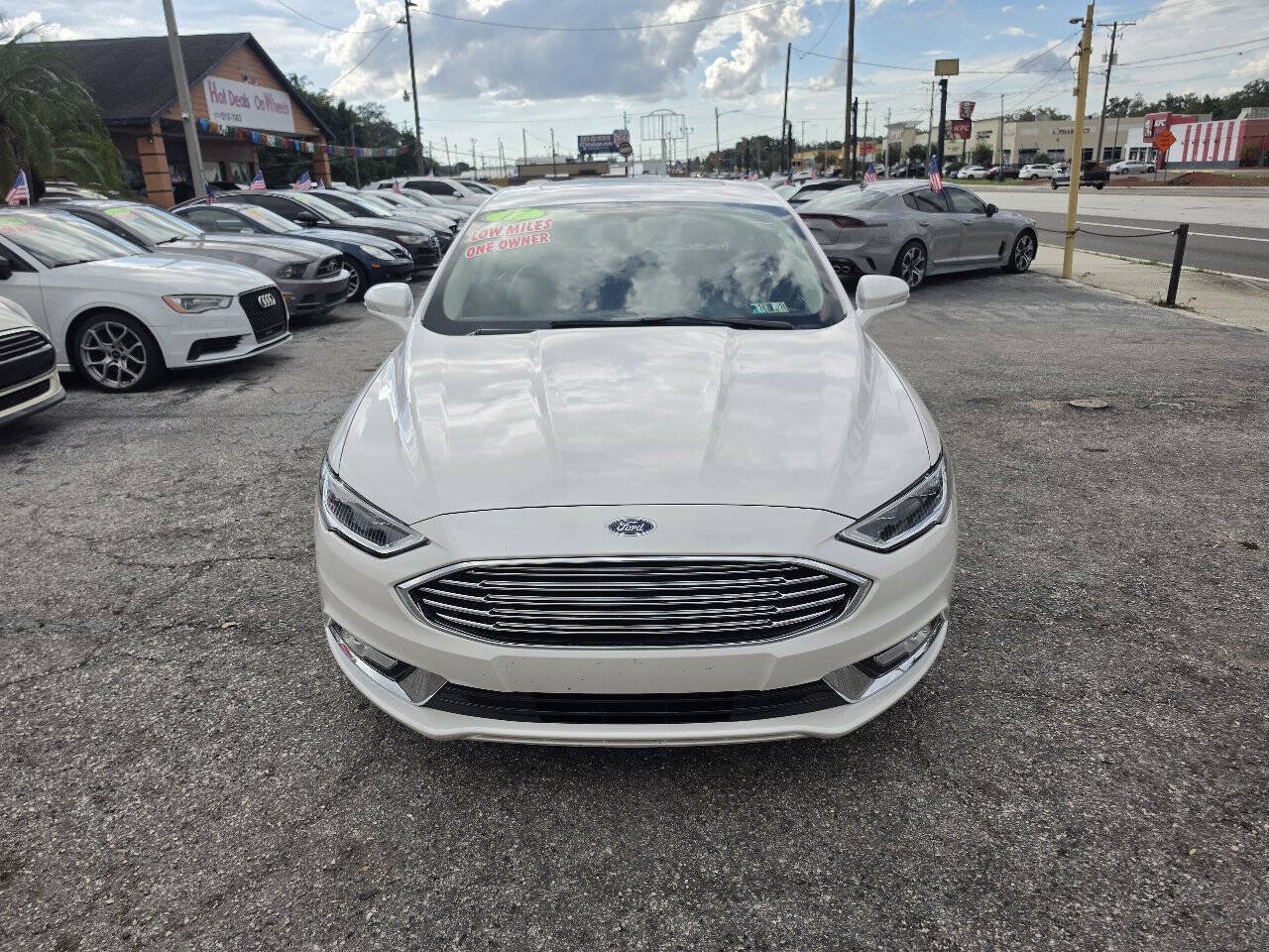 Used 2017 Ford Fusion SE FWD image 2