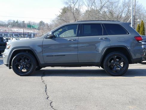 Used 2019 Jeep Grand Cherokee Laredo image 3