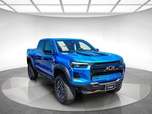 Used 2024 Chevrolet Colorado ZR2 w/ Technology Package AWD/4WD image 5