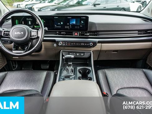 Used 2025 Kia Carnival FWD image 27