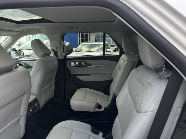 Used 2025 Ford Explorer Platinum w/ Ultimate Package AWD/4WD image 26
