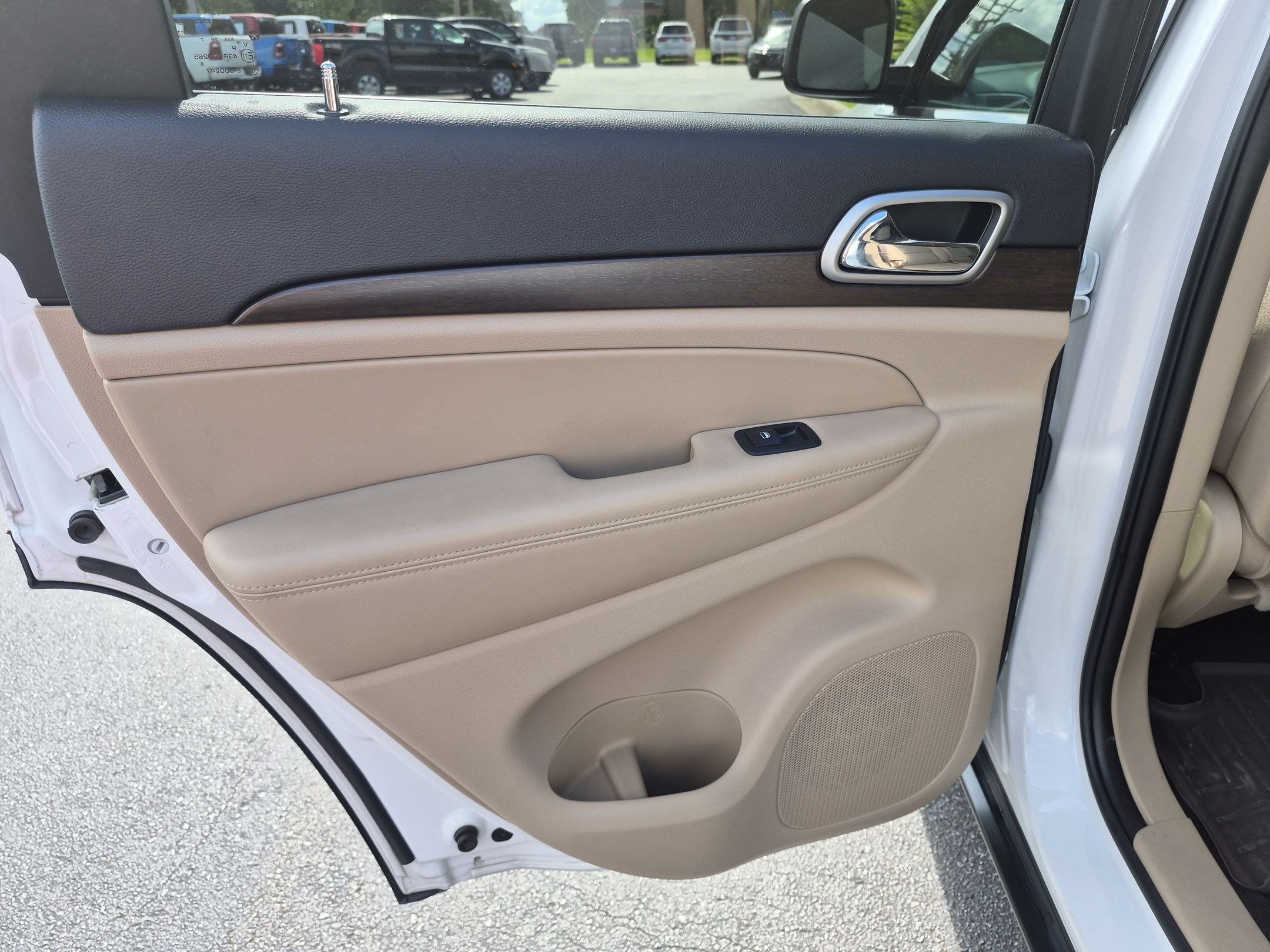 Used 2018 Jeep Grand Cherokee Laredo RWD image 19