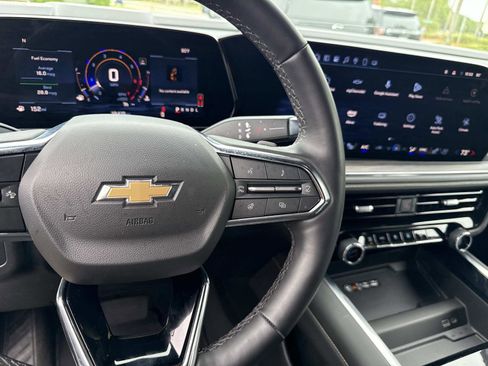 Used 2025 Chevrolet Suburban Premier RWD image 27