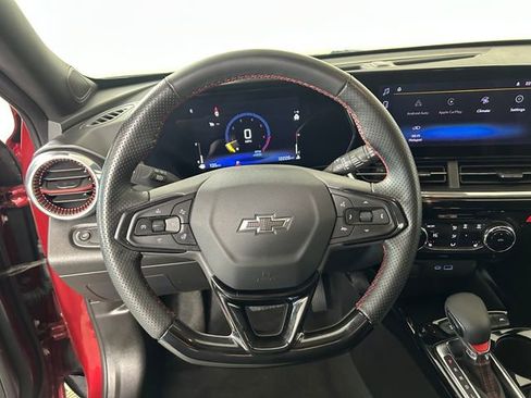 Used 2025 Chevrolet Trax RS image 15