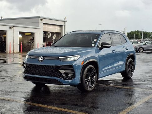 Used 2025 Volkswagen Tiguan SE R-Line AWD/4WD image 2