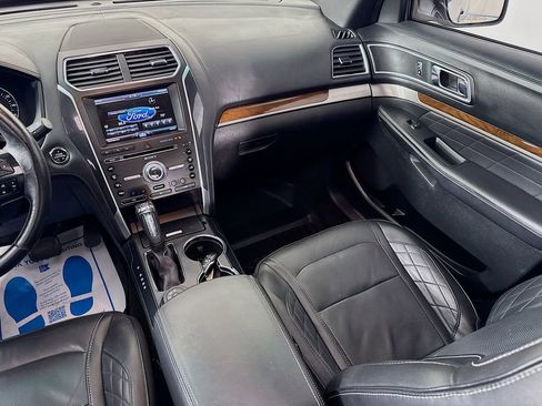 Used 2016 Ford Explorer Platinum image 29