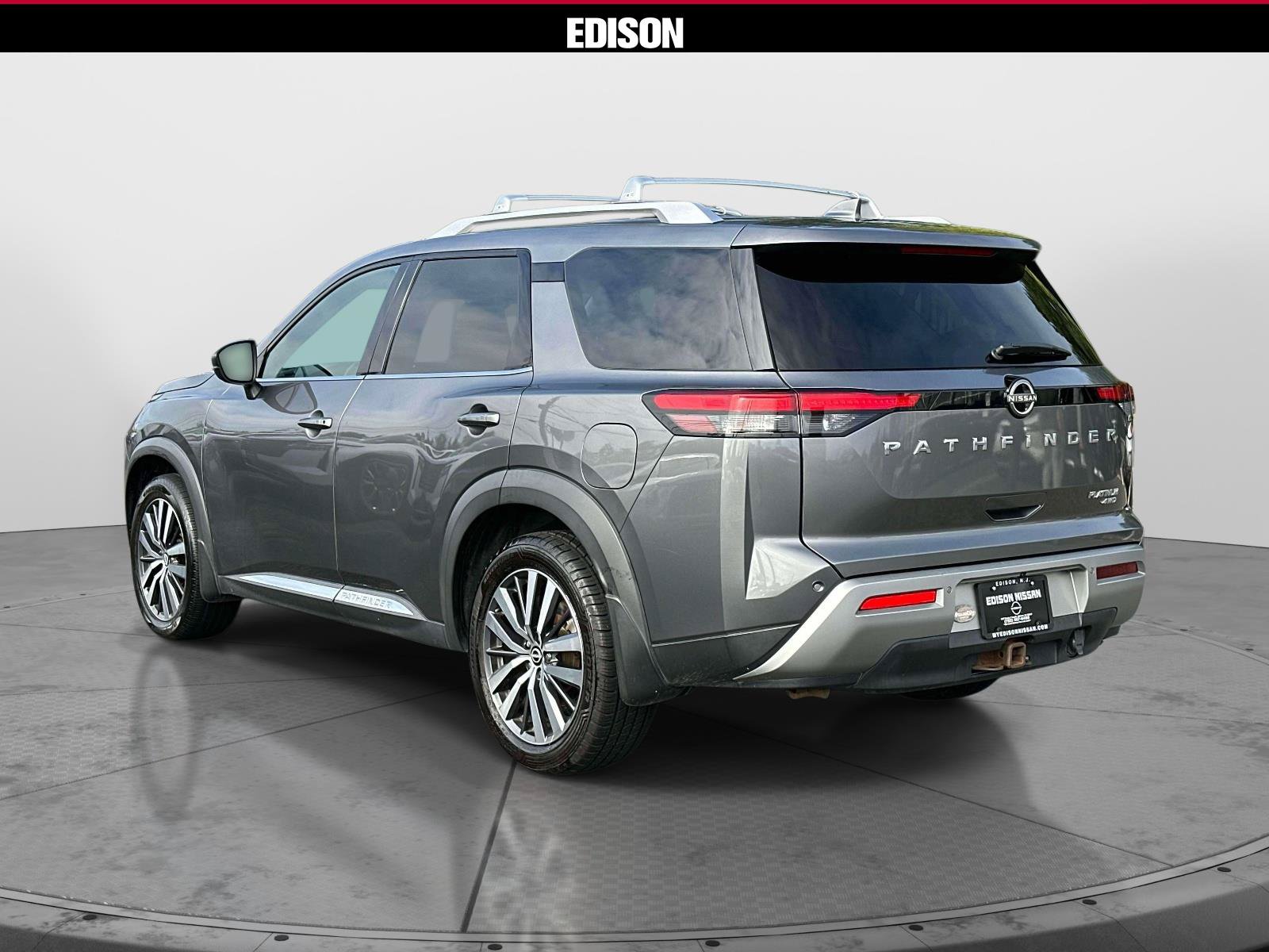 Used 2022 Nissan Pathfinder Platinum w/ Cargo Package AWD/4WD image 5