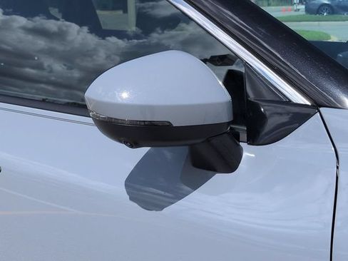 Used 2025 Nissan Rogue Platinum FWD image 12
