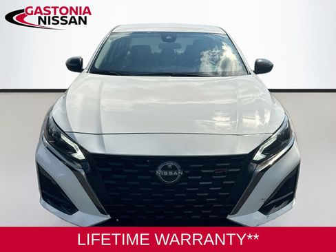 Used 2024 Nissan Altima 2.5 SR FWD image 2