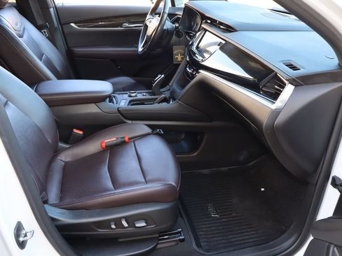 Used 2022 Cadillac XT6 Premium Luxury w/ Technology Package FWD image 18