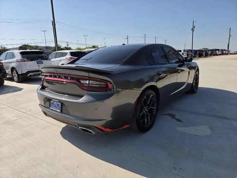 Used 2019 Dodge Charger SXT w/ Blacktop Package RWD image 5