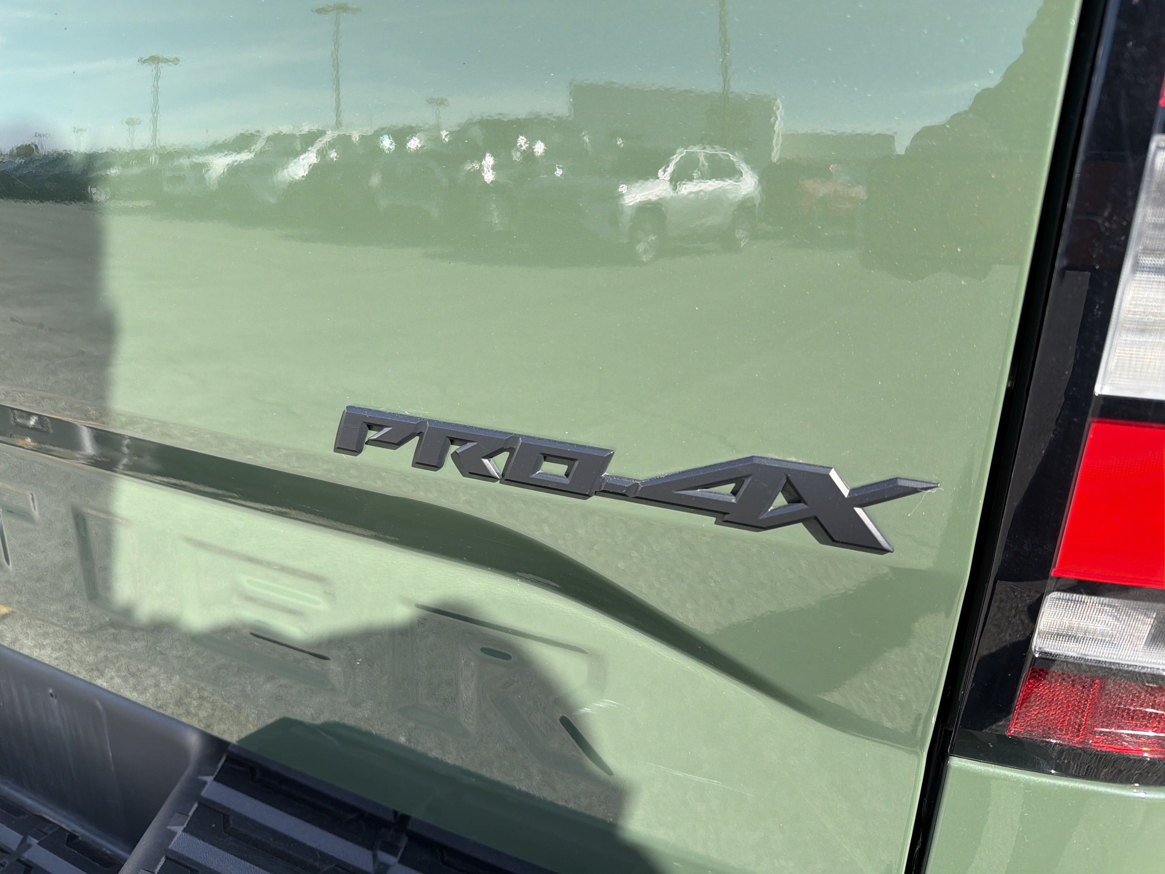 Used 2024 Nissan Frontier PRO-4X w/ Technology Package AWD/4WD image 8