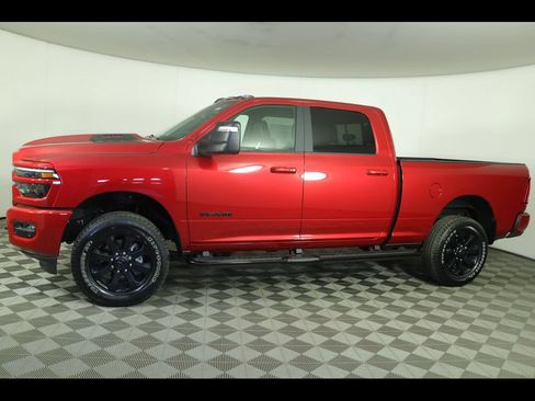 New 2026 RAM 2500 Laramie AWD/4WD image 16