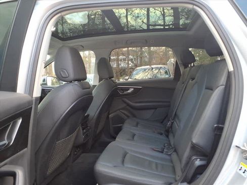 Used 2022 Audi Q7 Premium Plus w/ Premium Plus Package image 17