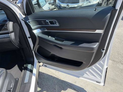 Used 2017 Ford Explorer Limited w/ Equipment Group 301A FWD image 31