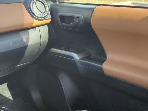 Used 2020 Toyota Tacoma TRD Sport image 23