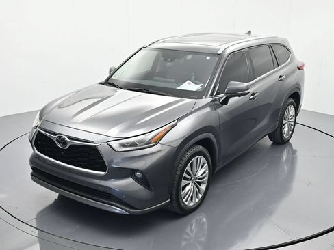 Used 2023 Toyota Highlander Platinum FWD image 30