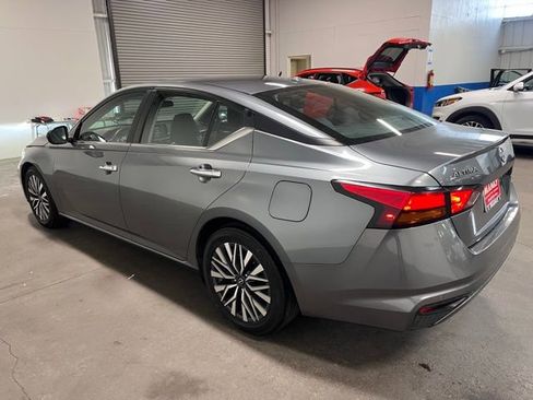 Used 2023 Nissan Altima 2.5 SV image 5