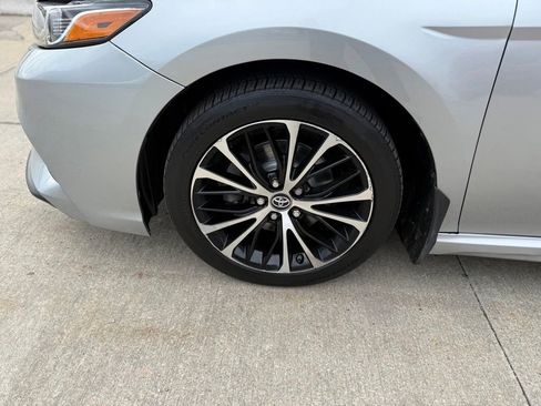 Used 2018 Toyota Camry SE FWD image 12