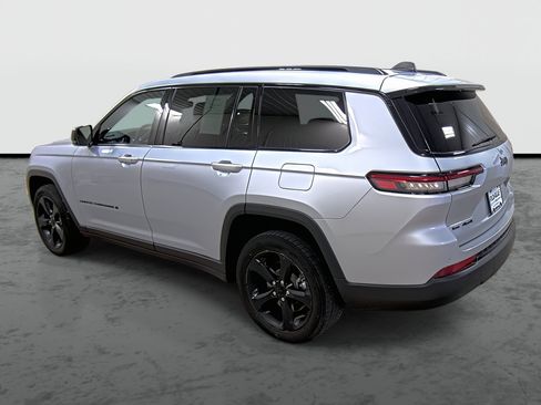 Used 2023 Jeep Grand Cherokee L Laredo AWD/4WD image 2