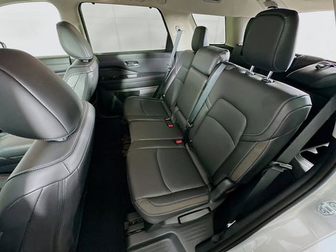 Used 2025 Nissan Pathfinder SL AWD/4WD image 27