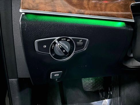 Used 2017 Mercedes-Benz E 300 4MATIC image 34