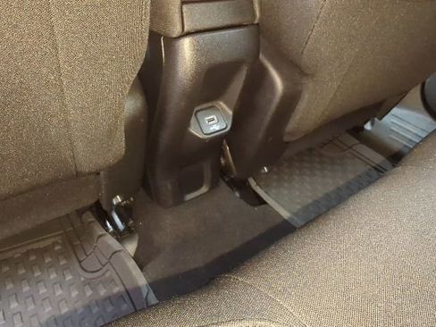 Used 2019 Jeep Renegade Latitude w/ Cold Weather Group image 17