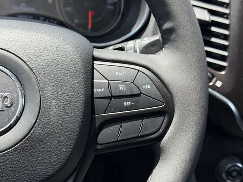 Used 2022 Jeep Cherokee Trailhawk w/ Sound & Nav Group AWD/4WD image 19