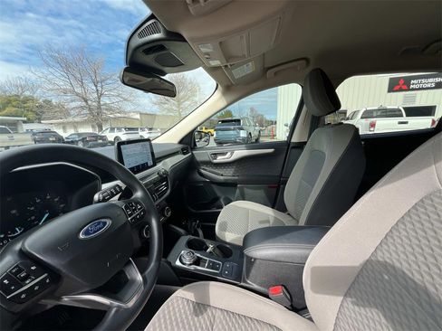 Used 2020 Ford Escape SE image 10