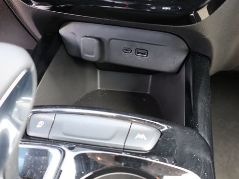 Used 2025 Chevrolet Trax LT w/ LT Convenience Package FWD image 20