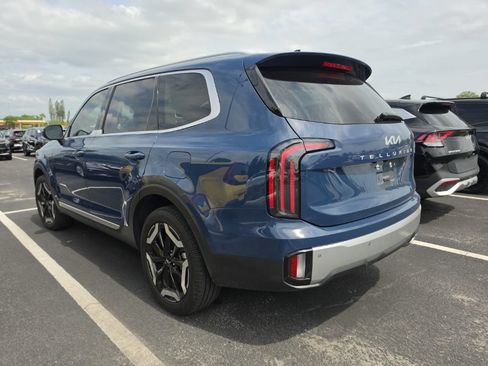 Certified 2023 Kia Telluride EX w/ EX Captain's Chair Package FWD image 11