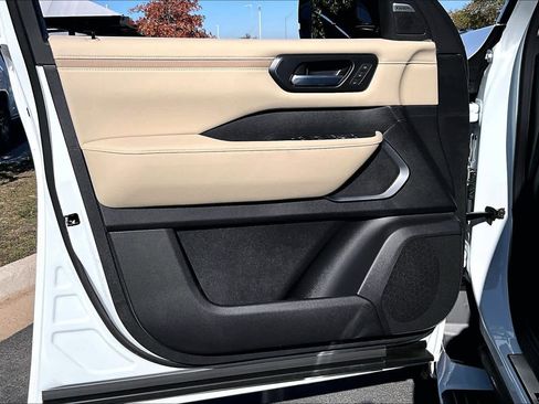 New 2026 Nissan Armada Platinum Reserve image 10