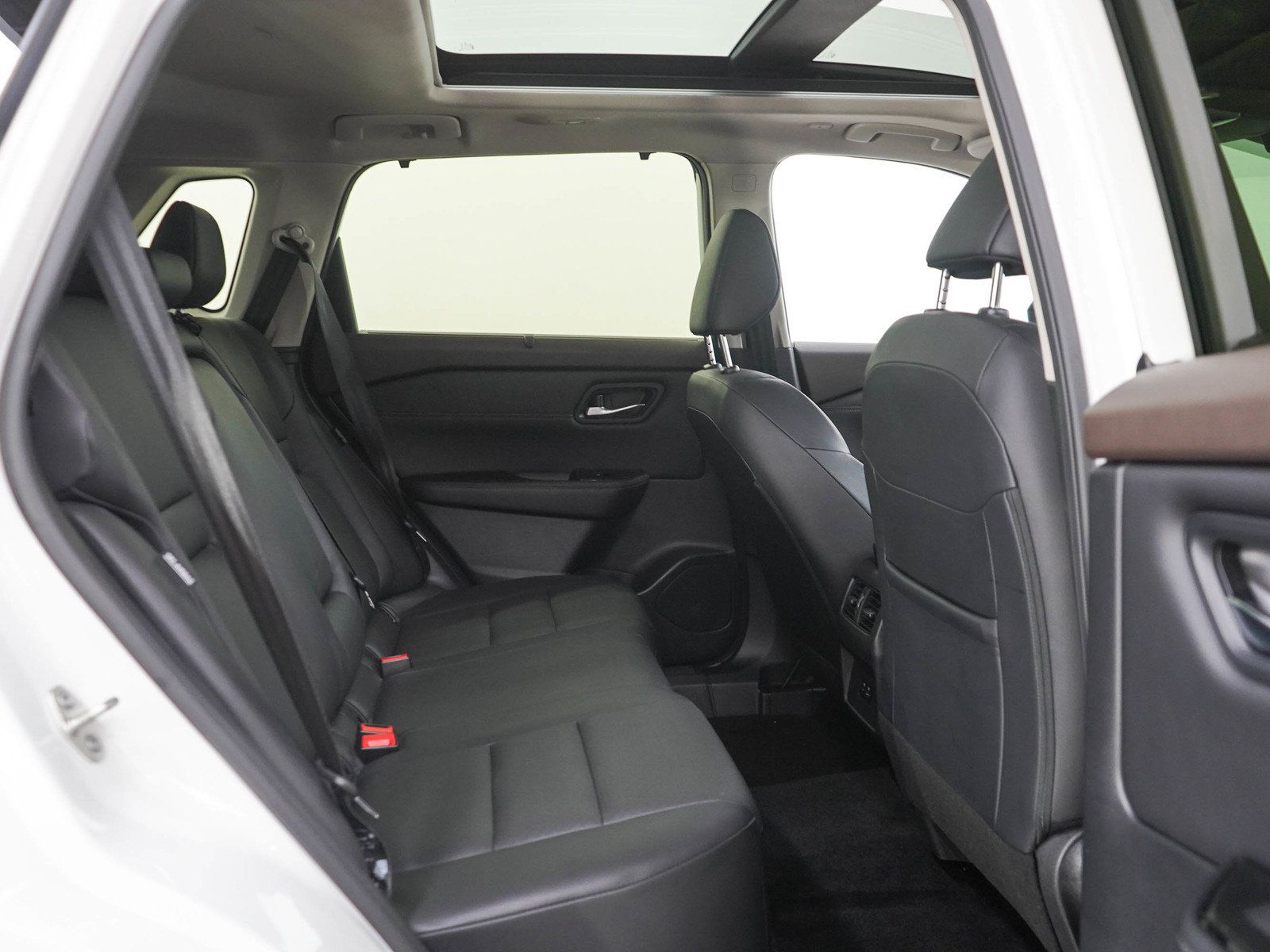 Used 2023 Nissan Rogue SV w/ SV Premium B Package AWD/4WD image 13