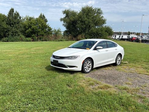 Used 2015 Chrysler 200 C FWD image 2