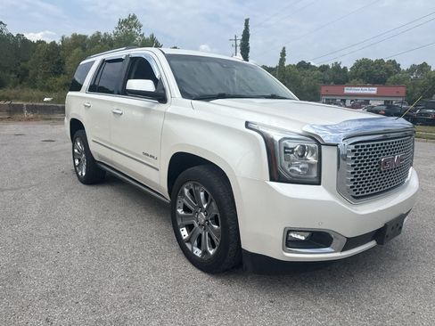 Used 2015 GMC Yukon Denali w/ Premium Package AWD/4WD image 2