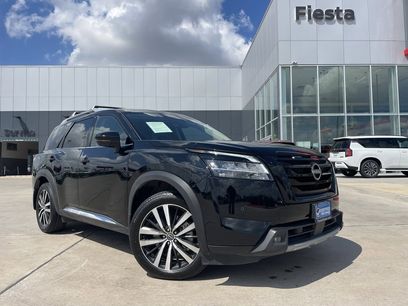Certified 2023 Nissan Pathfinder Platinum w/ Black Appearance Package