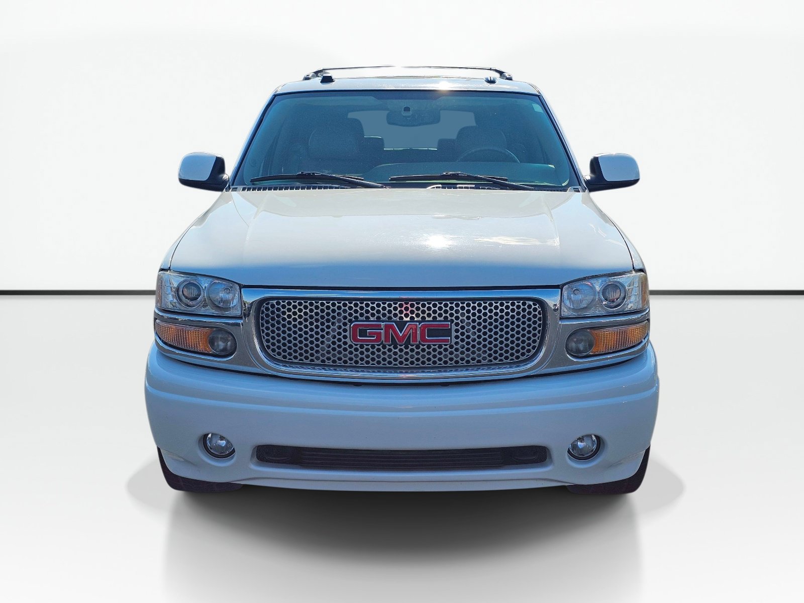 Used 2005 GMC Yukon Denali AWD/4WD image 2