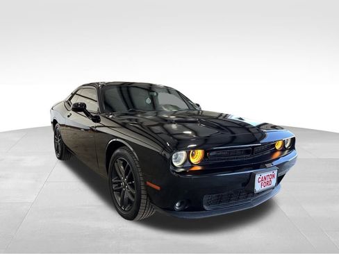 Used 2019 Dodge Challenger SXT w/ Blacktop Package image 7